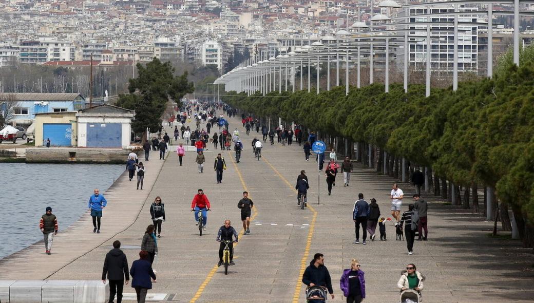 Θεσσαλονίκη: Στήνουν 400 κιγκλιδώματα για να κλείσουν την παραλία – Σε ποια σημεία θα απαγορεύεται η κυκλοφορία