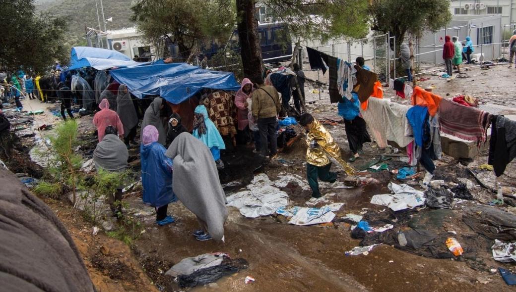 Φωτιά σε εγκατάσταση ΜΚΟ έξω από τον καταυλισμό της Μόριας