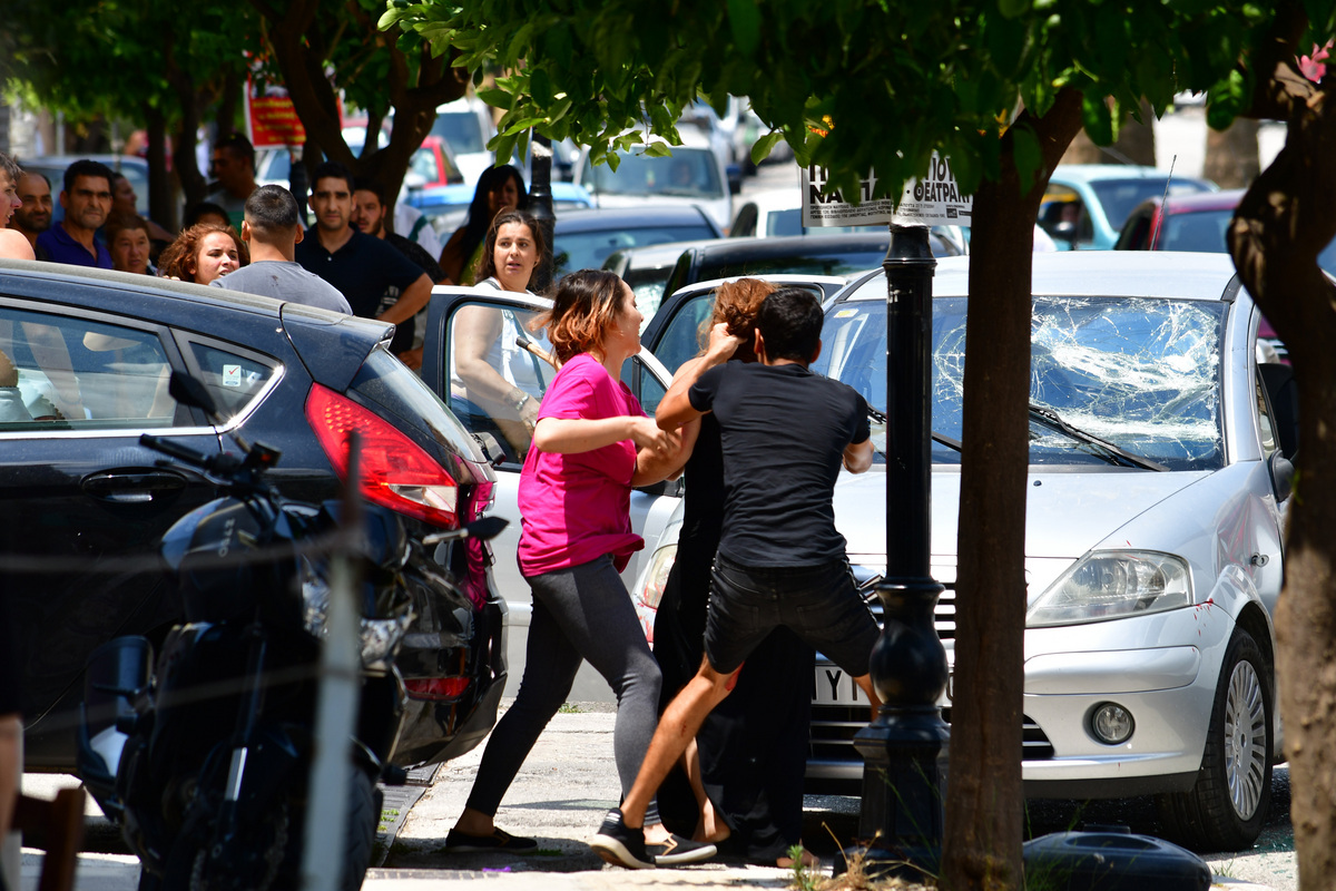 Ρόδος: Κάτοικος πήγε να ζητήσει από τους Ρομά να χαμηλώσουν τη μουσική κι εκείνοι τον έστειλαν στο νοσοκομείο (βίντεο)