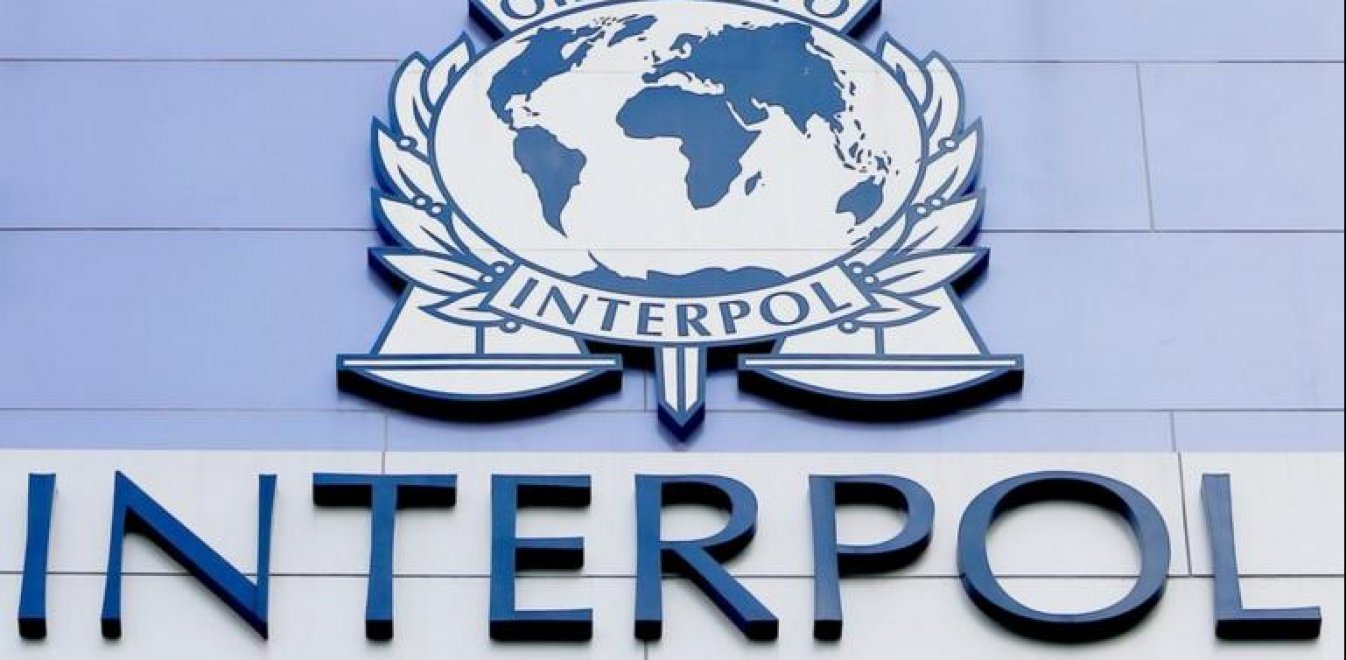 «Κόκκινος» συναγερμός από την Interpol για τη σύζυγο Αμερικανού διπλωμάτη