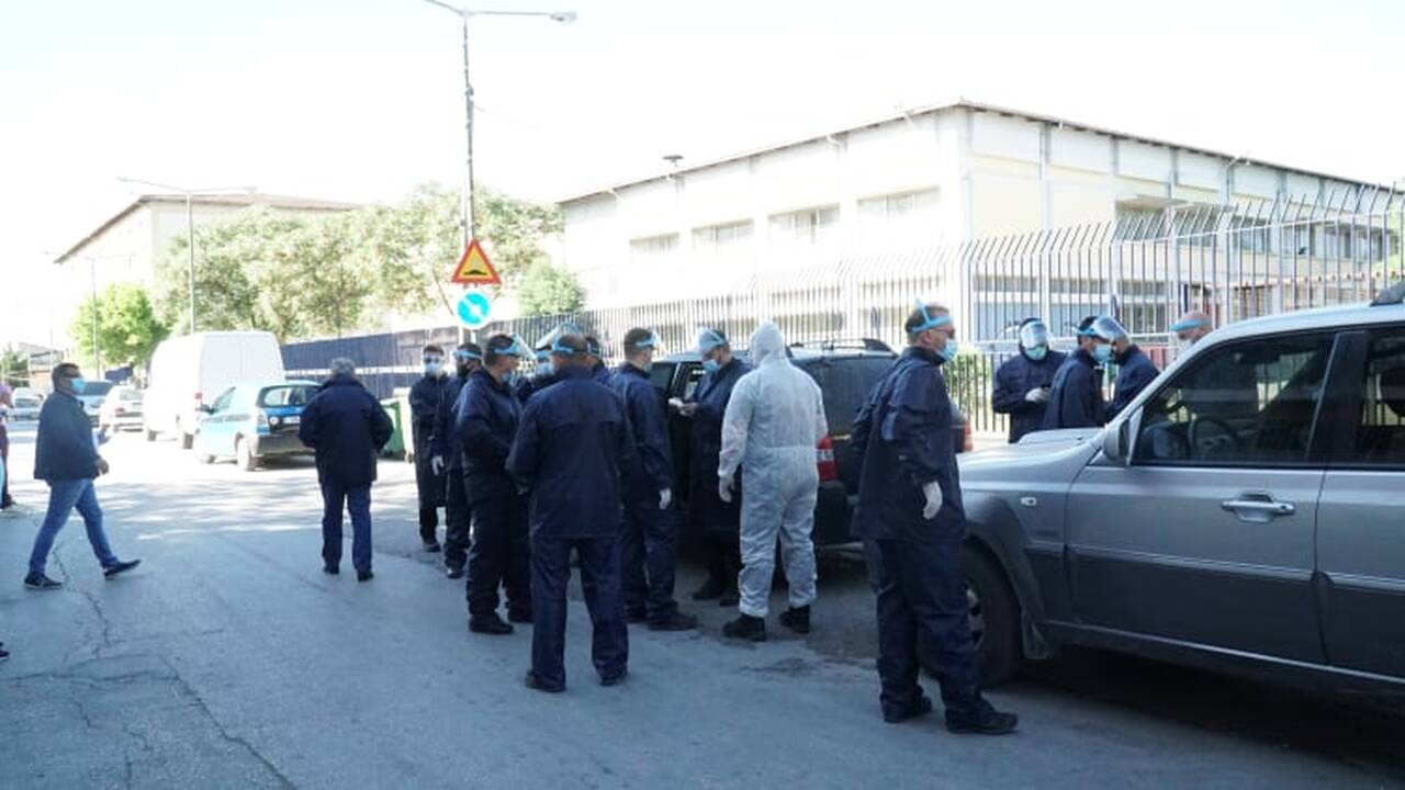 Aπαγόρευση νυχτερινής κυκλοφορίας στη Νέα Σμύρνη Λάρισας μετά τα μαζικά τεστ κορωνοϊού – 35 κρούσματα σε 637 δείγματα