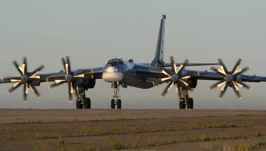 Tu-95: Η «αρκούδα» της ρωσικής Αεροπορίας απογειώνεται μέσα από ένα διαφορετικό βίντεο