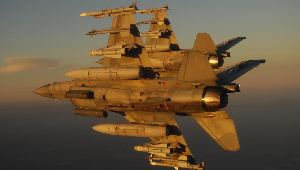 Βίντεο: Βολές βλημάτων AGM-65 Maverick από F-16 block 52+ και Hellfire κατά ναυτικών στόχων