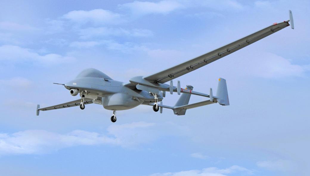 UAV Heron πραγματοποίησε την πρώτη προσγείωση σε σημαντικό εμπορικό αεροδρόμιο