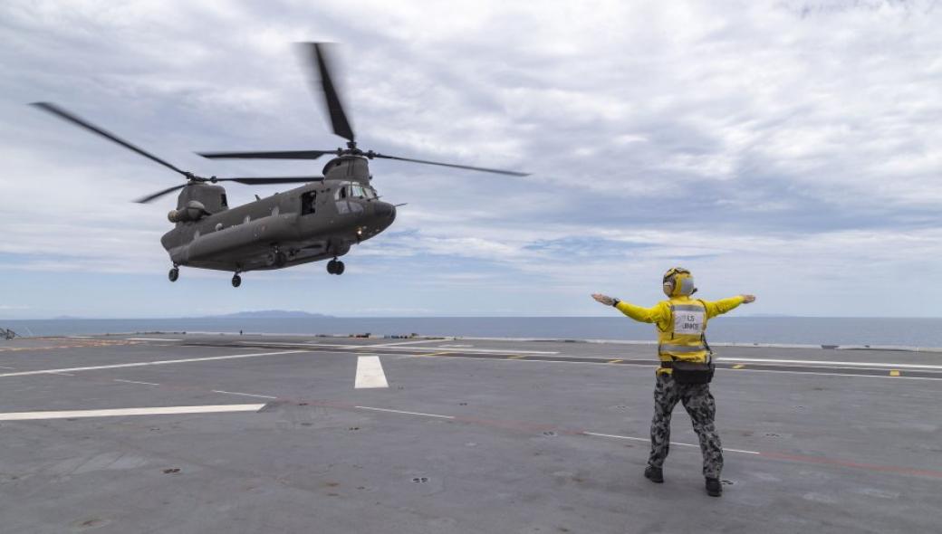 Τα Αυστραλιανά ελικόπτερα CH-47 πιστοποιήθηκαν από τα  Canberra LHDs