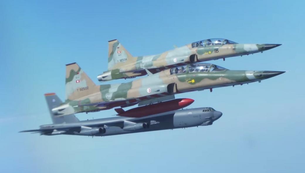 Μεσόγειος: F-5E της Τυνησίας συνοδεύουν αμερικανικό Β-52