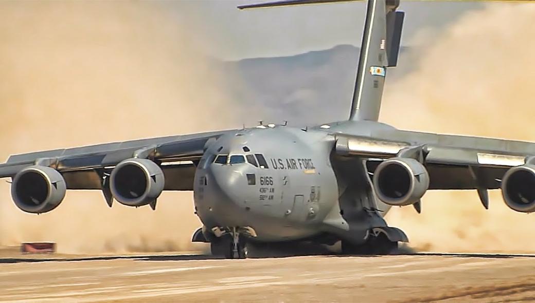 C-17 Το μεταφορικό αεροσκάφος που μπορεί να προσγειωθεί εκεί που δεν υπάρχει… αεροδρόμιο