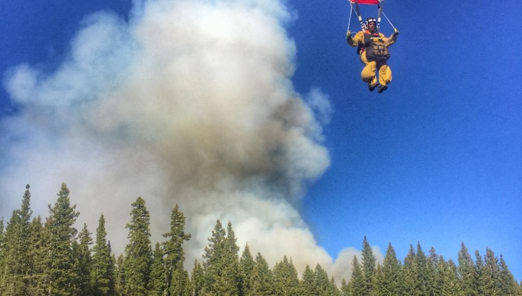 Smokejumpers: Οι «σούπερ ήρωες» της πυρόσβεσης στις ΗΠΑ (βίντεο)