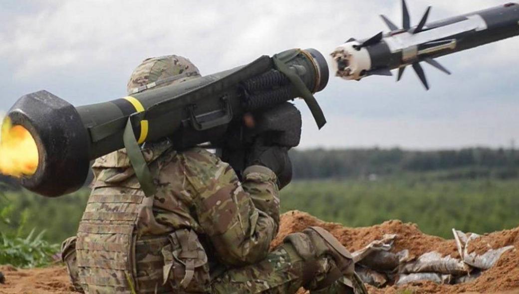 Νέα αντιαρματικά FGM-148 Javelin παρέδωσαν οι HΠΑ στην Ουκρανία