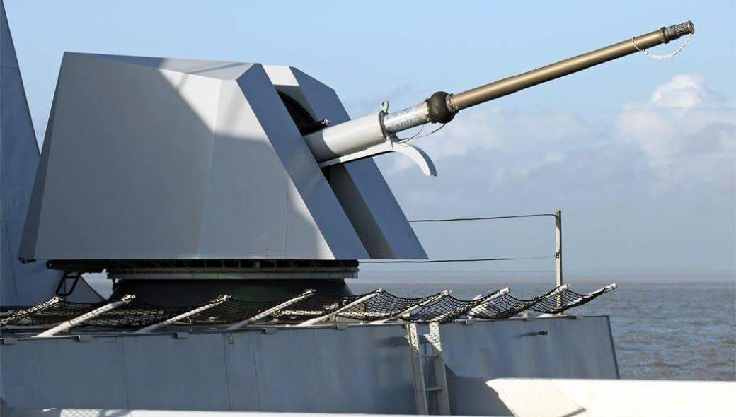 Η ινδική BHEL θα προμηθεύσει πυροβόλα Super Rapid Gun Mount (SRGM) το ινδικό Ναυτικό