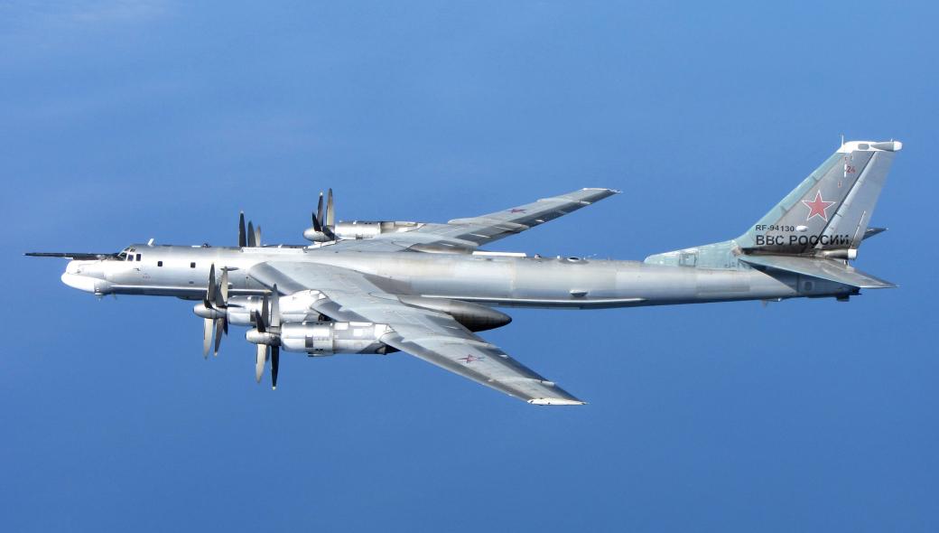 Tu-95 Bear: Το ρωσικό  στρατηγικό βομβαρδιστικό που πετά εδώ μισό αιώνα