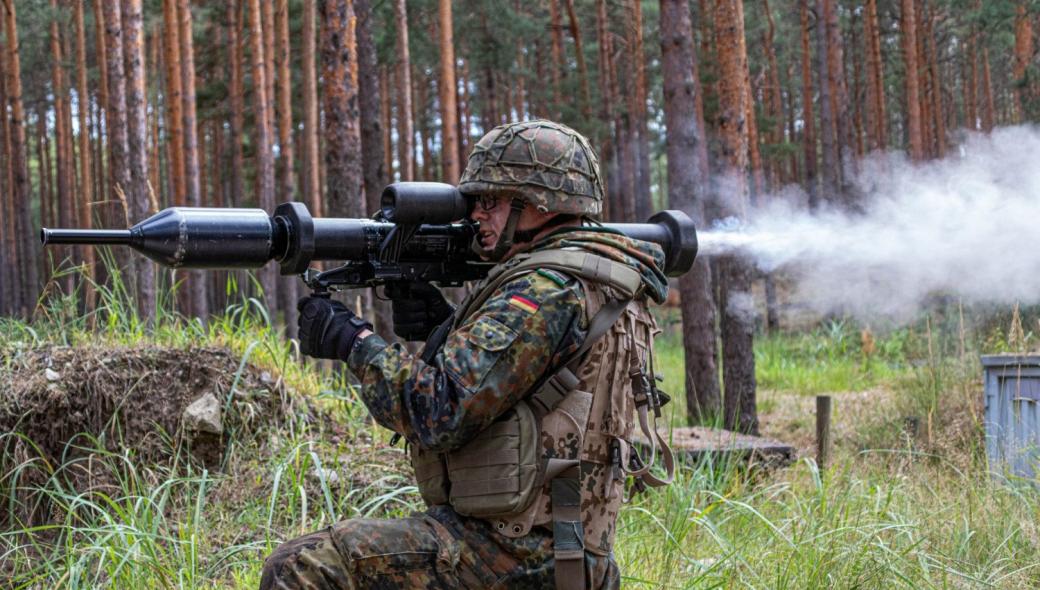 Οι Ουκρανοί παρέλαβαν Panzerfaust 3 από την Γερμανία και το πανηγυρίζουν (βίντεο)