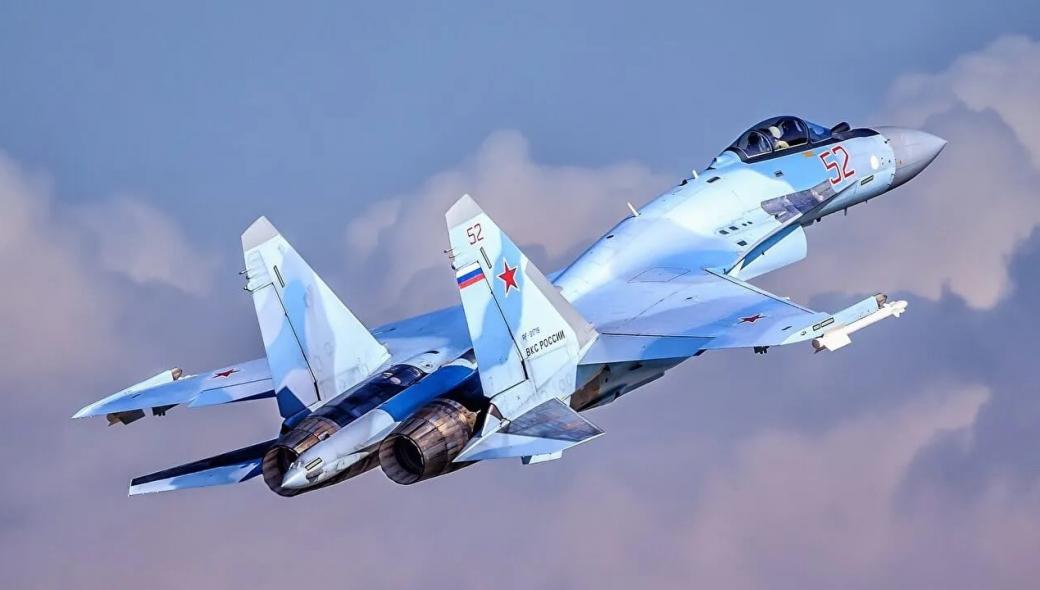 Ρωσικό Su-35 εκτόξευσε 3 πυραύλους α/α R-77 ενώ εκτελούσε περίπλοκο ελιγμό