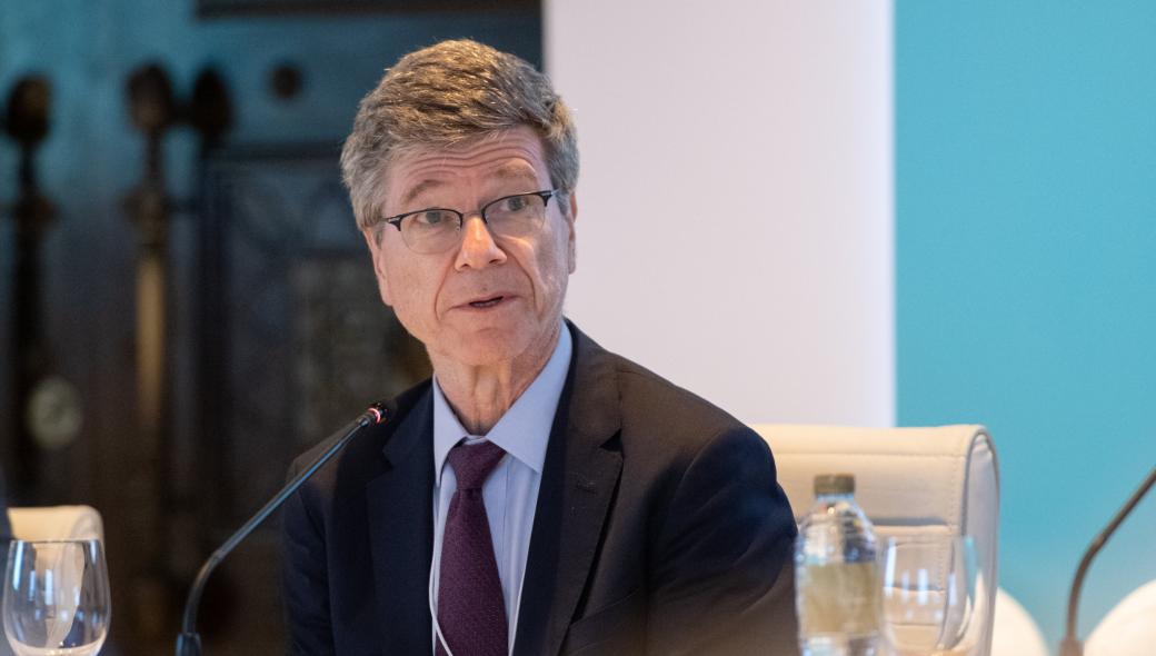 Jeffrey Sachs στο Athens Democracy Forum: «Η πιο βίαιη χώρα στον κόσμο από το 1950 είναι οι ΗΠΑ»