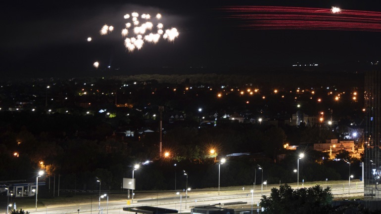 Ρωσικά αεροπορικά πλήγματα σε ουκρανικές πόλεις