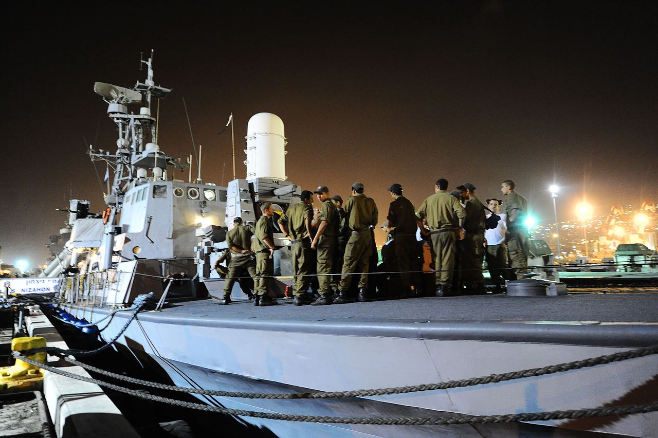 Το ισραηλινό Ναυτικό σφυροκοπεί τη Γάζα: Για διμέτωπο αγώνα προετοιμάζεται το Ισραήλ