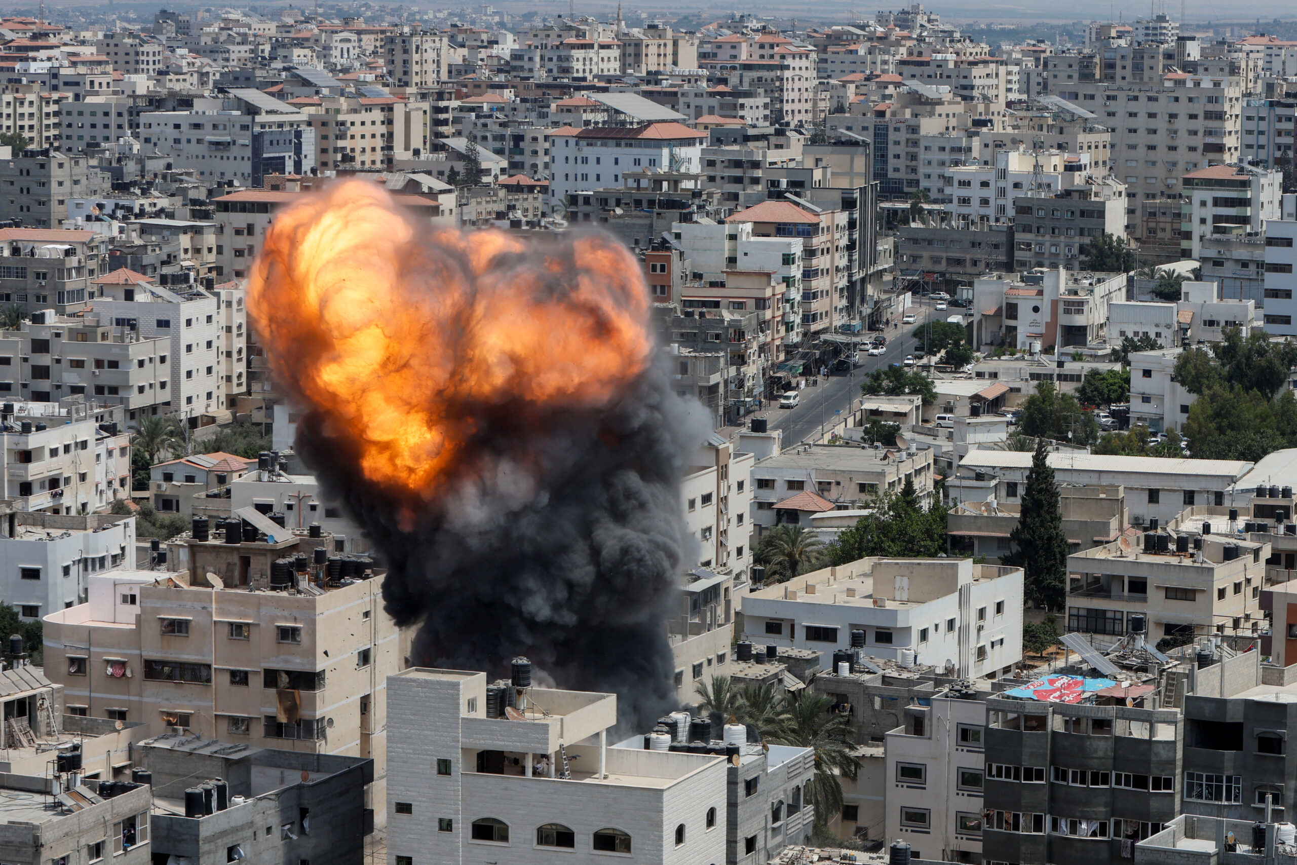 Ισραήλ: Κτύπησε κέντρο πληροφοριών της Χαμάς και  βομβάρδισε  τράπεζες της οργάνωσης στη Γάζα