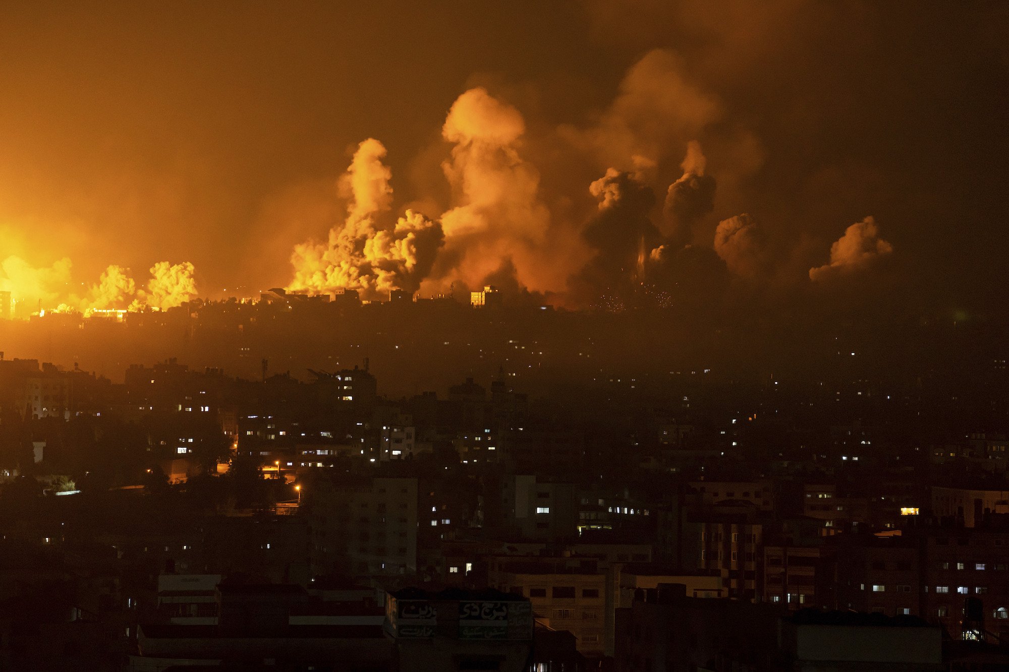 Η ισραηλινή Αεροπορία ισοπεδώνει την Γάζα – «Εξαφανίζονται» ολόκληρα οικοδομικά τετράγωνα