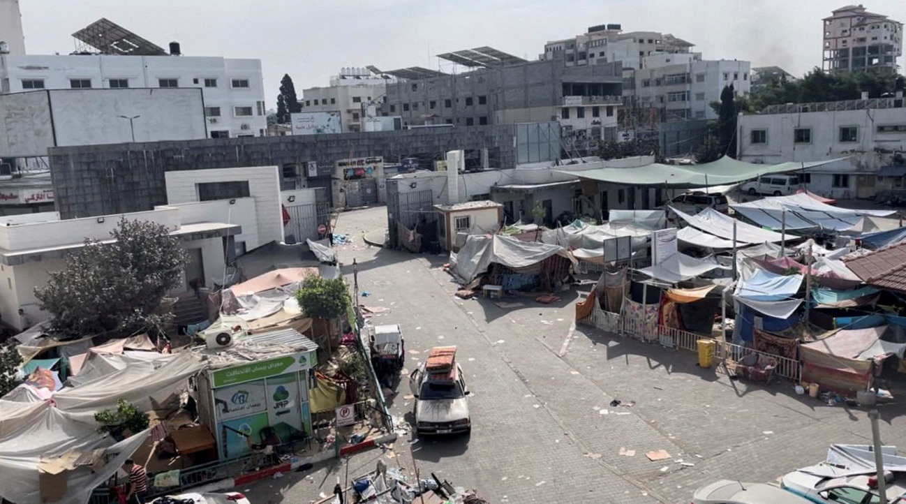 Μπουλντόζες έξω από το νοσοκομείο Αλ Σίφα έστειλε ο ισραηλινός Στρατός: «Ξεκίνησαν να το γκρεμίζουν» λέει η Χαμάς