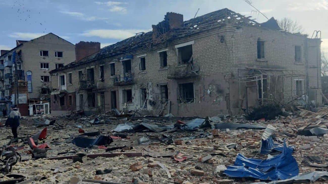 Βίντεο: Χάος στο Βόλτσανσκ – Η ρωσική Αεροπορία «ισοπεδώνει» την βιομηχανική ζώνη