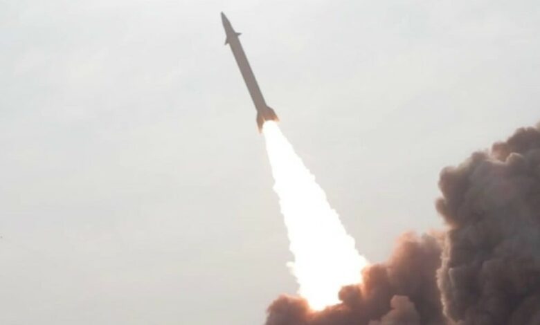 Οι Χούθι ανακοίνωσαν ότι χρησιμοποίησαν δικό τους υπερ-υπερηχητικό πύραυλο κατά ισραηλινού πλοίου
