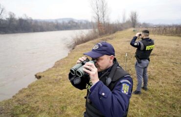 Γεμίζει πτώματα Ουκρανών που θέλουν να αποφύγουν την επιστράτευση στο ποτάμι που χωρίζει την Ουκρανία με την Ρουμανία