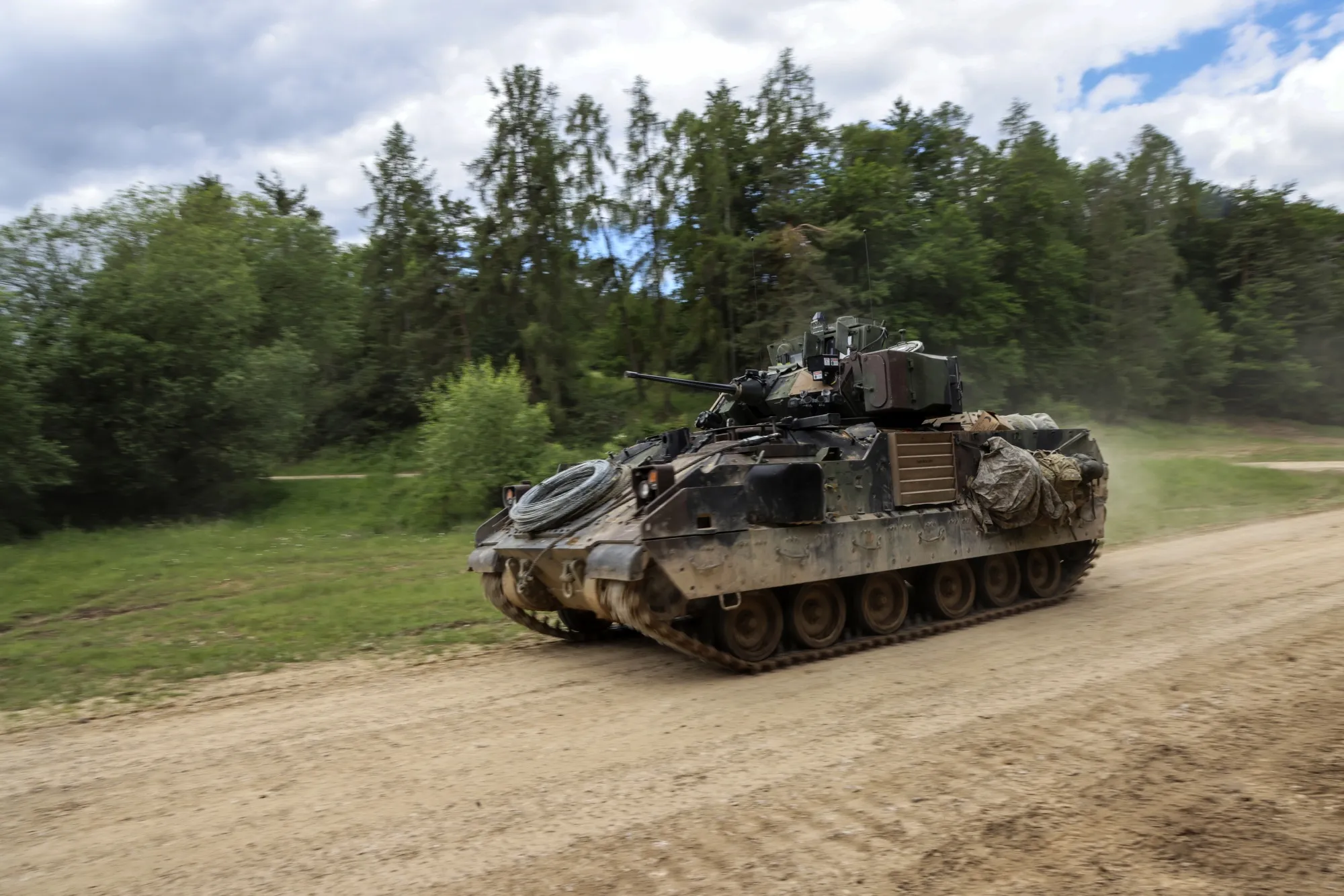 M2 Bradley και Μ1Α1 των Ουκρανών επιχειρούν από κοινού στο Κουρσκ – Στις 25.000 οι απώλειες των Ουκρανών λέει το ρωσικό ΥΠΑΜ