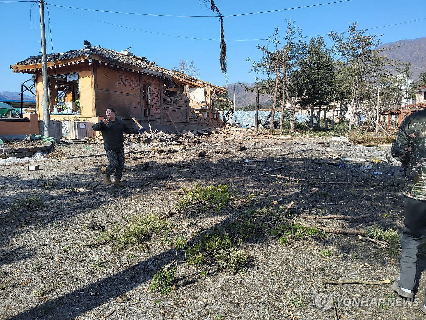 Ν.Κορέα: Πολεμικό αεροσκάφος κατά λάθος βομβάρδισε κατοικημένη περιοχή! – Τουλάχιστον επτά τραυματίες (φώτο)